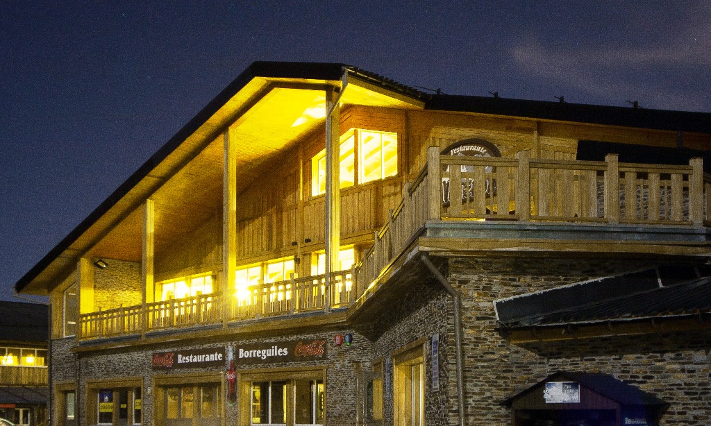 Exterior Rte Borreguiles Noche