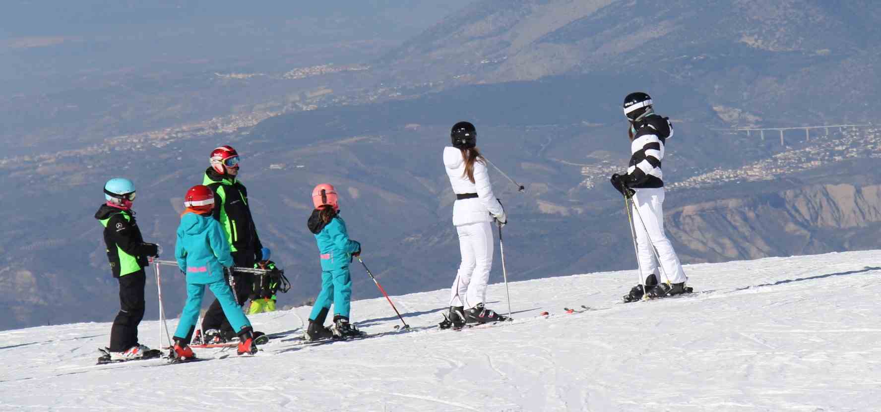 Sierra Nevada celebra el Día Mundial de la Nieve con productos para iniciarse en los deportes de invierno