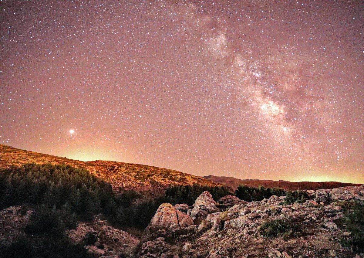 600 personas suben a Sierra Nevada para la noche de las Perseidas