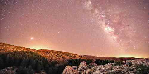 600 personas suben a Sierra Nevada para la noche de las Perseidas