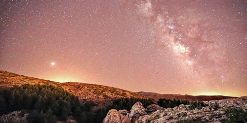 600 personas suben a Sierra Nevada para la noche de las Perseidas