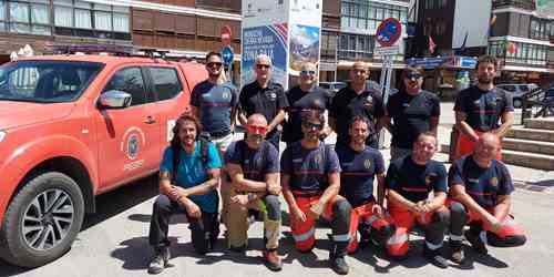 Sierra Nevada prepara a los bomberos de Granada para hacer rescates aéreos en medios mecánicos