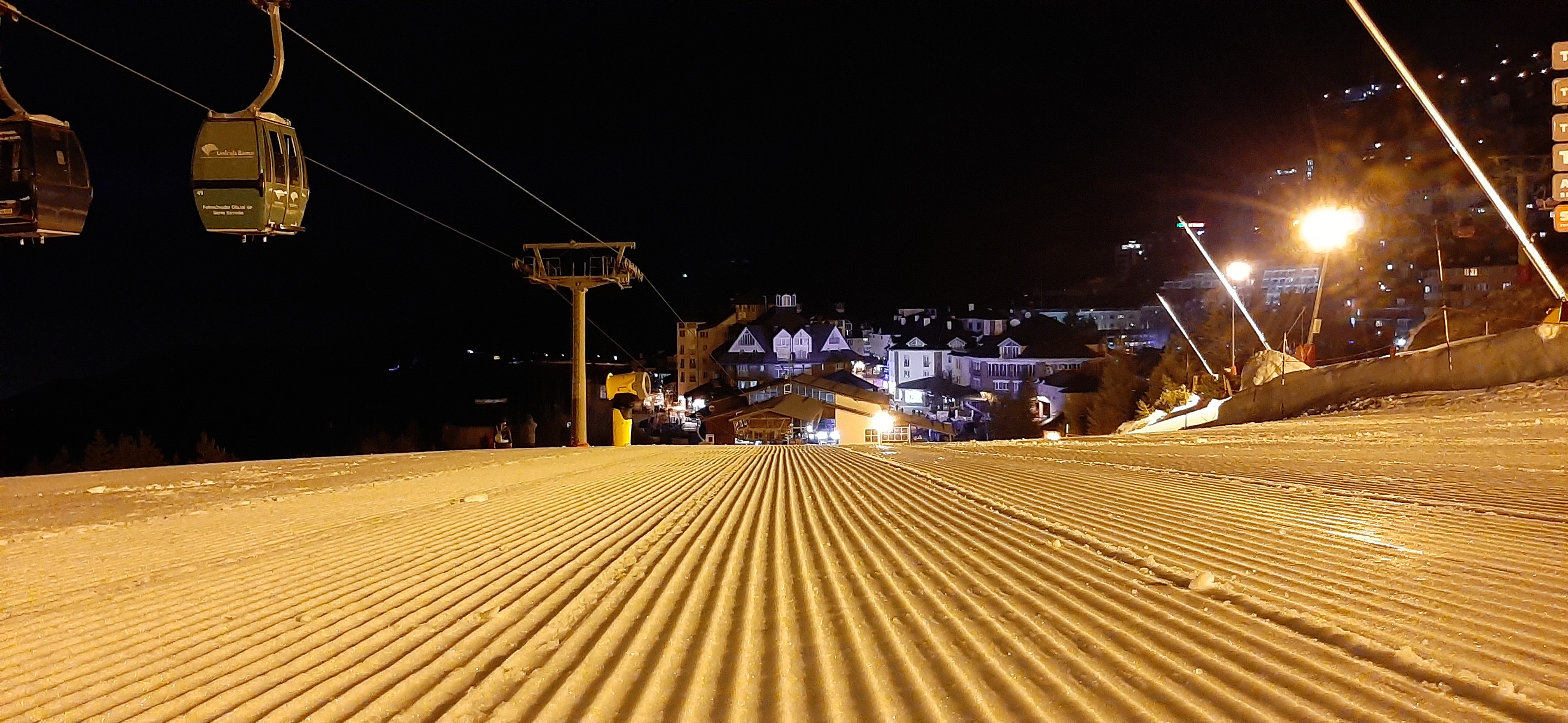 Sierra Nevada inaugura este domingo el esquí nocturno