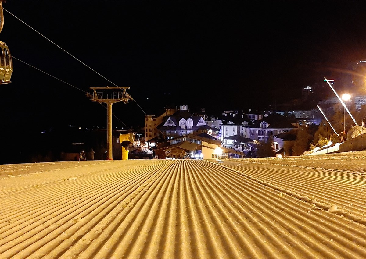 Sierra Nevada inaugura este domingo el esquí nocturno