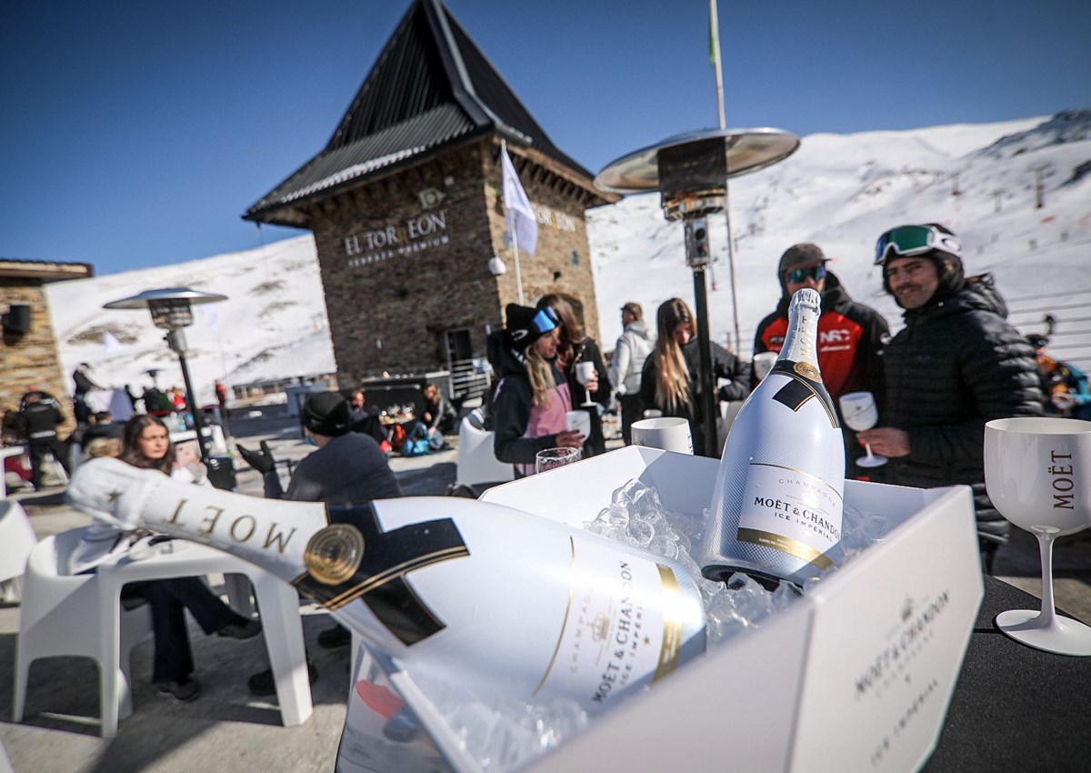 La terraza El Torreón - Moët & Chandon, la nueva propuesta gastronómica de Sierra Nevada