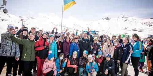 Sierra Nevada acoge a 45 niños de la federación ucraniana de esquí