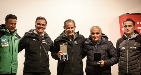 The RFEDI awards the medal of merit to Eduardo Valenzuela, Mountain Director of Cetursa Sierra Nevada.