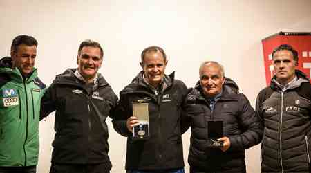 The RFEDI awards the medal of merit to Eduardo Valenzuela, Mountain Director of Cetursa Sierra Nevada.