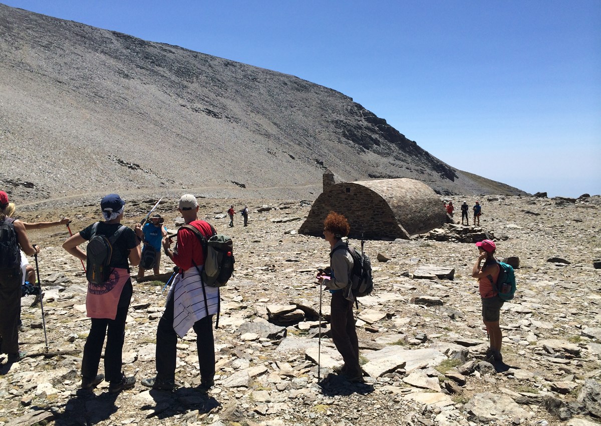 Laguna de la Caldera: enjoy the glaciers of the Sierra