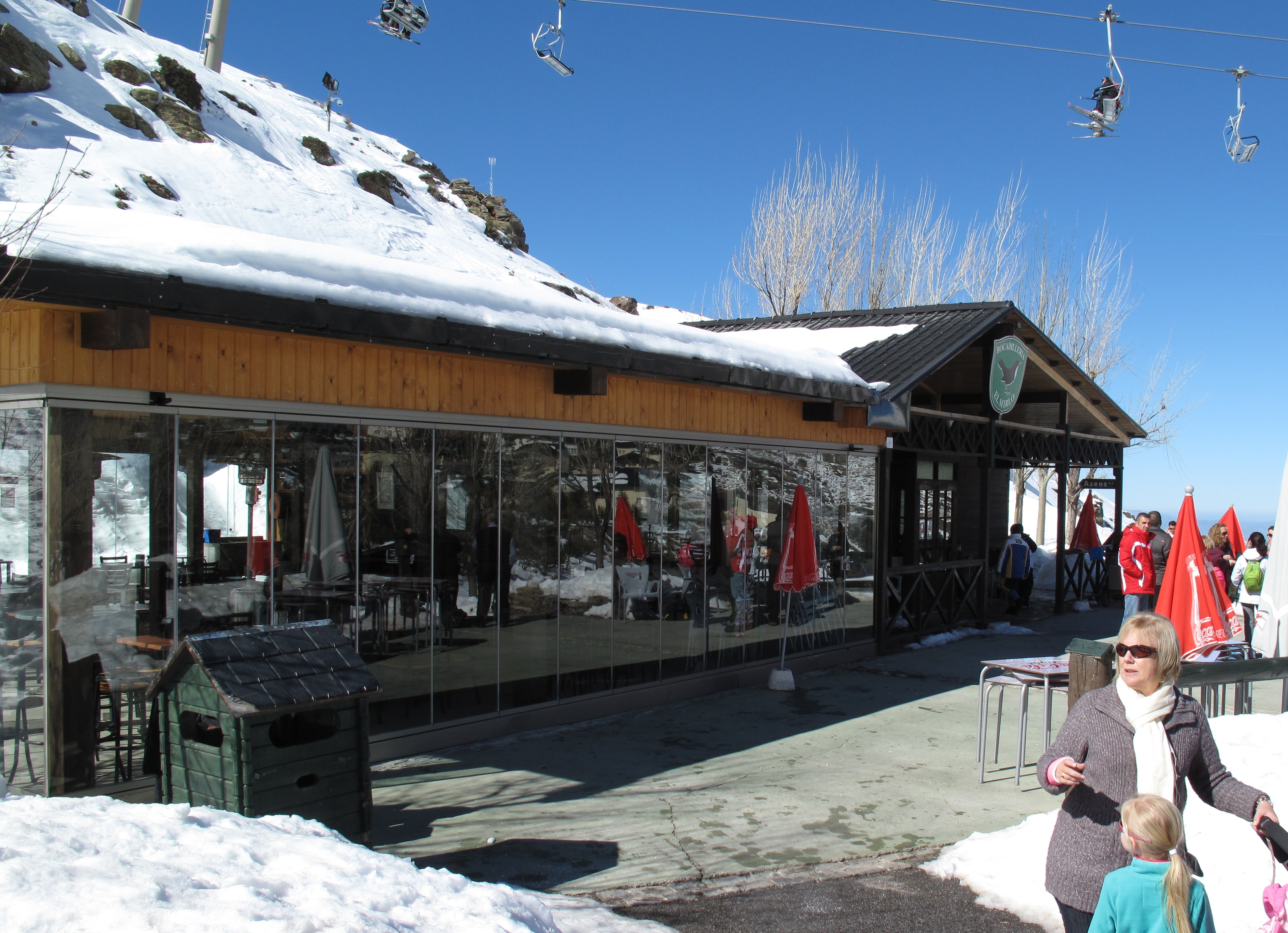 Exterior Cabaña del Mirlo blanco.jpg